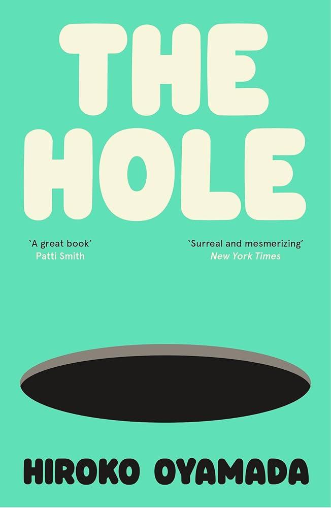Couverture de The Hole d’Hiroko Oyamada. Sur un fond vert uni, le titre en blanc et un dessin stylisé d’un trou.